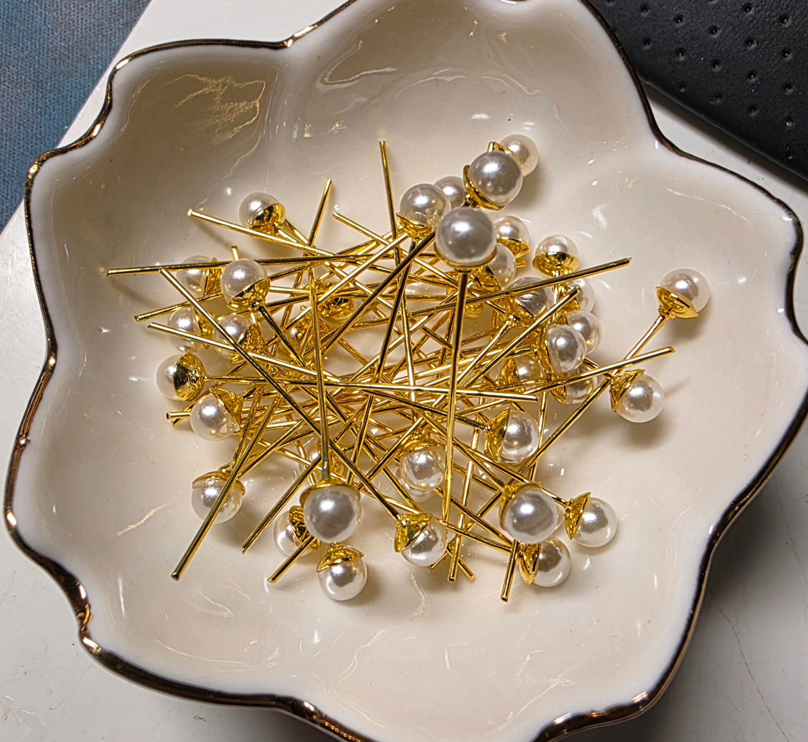 Stecknadel mit Perle / stift Gold
