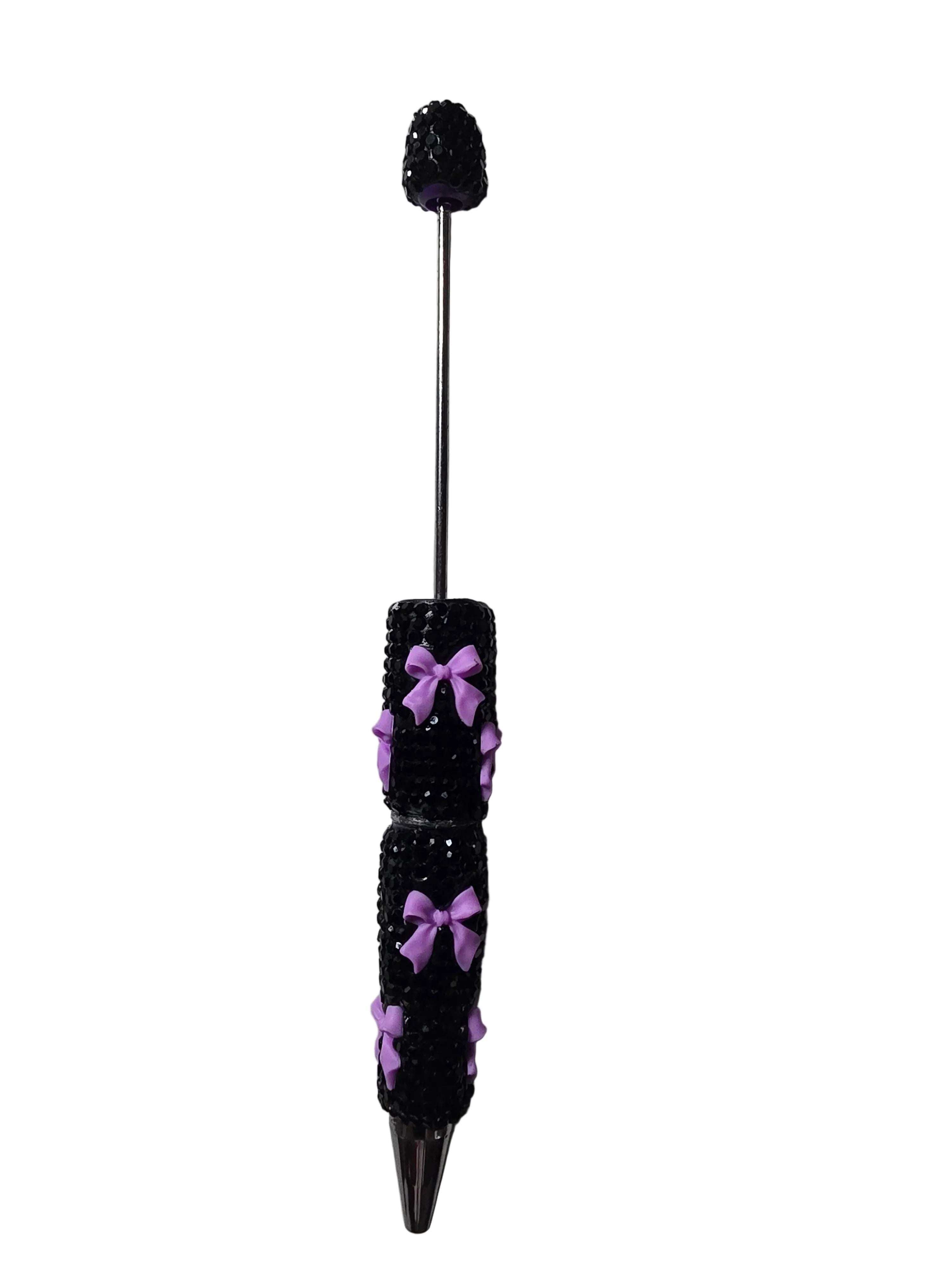 Schwarz mit Violetten Schleifen